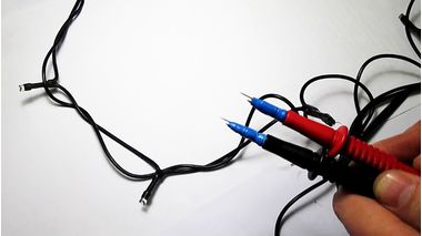 Как в гирлянде найти сгоревшую лампочку