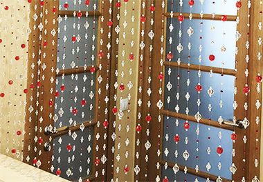 Лучшие шторы висюльки на дверной проем. ТОП-10 с фото