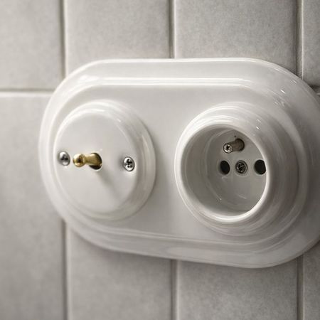 Рамка керамічна Keruida біла на 2 пости для прихованого монтажу, зображення 5