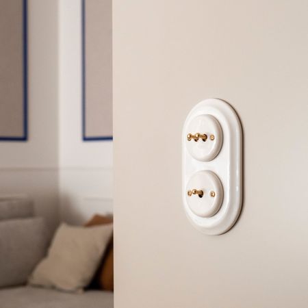 Рамка керамічна Keruida біла на 2 пости для прихованого монтажу, зображення 8